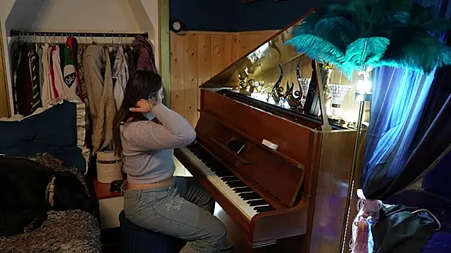 Snapshot of VanessaDoyle chatting on October 16, 2025, 4:30 pm VanessaDoyle online show from October 16, 2025, 4:30 pm