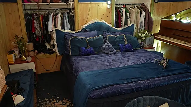 Snapshot of VanessaDoyle chatting on October 26, 2025, 11:49 am VanessaDoyle online show from October 26, 2025, 11:49 am