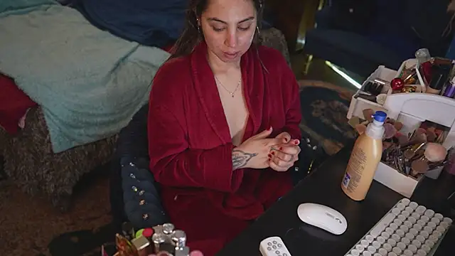 Snapshot of VanessaDoyle chatting on November 11, 2025, 3:28 am VanessaDoyle online show from November 11, 2025, 3:28 am