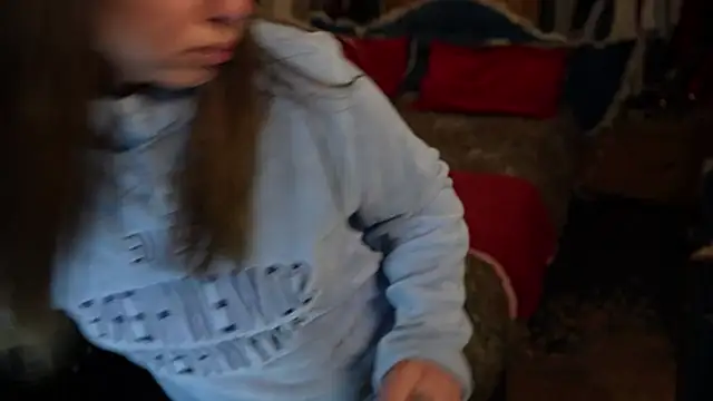 Snapshot of VanessaDoyle chatting on November 16, 2025, 8:31 am VanessaDoyle online show from November 16, 2025, 8:31 am