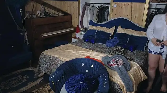 Snapshot of VanessaDoyle chatting on December 15, 2025, 3:55 am VanessaDoyle online show from December 15, 2025, 3:55 am