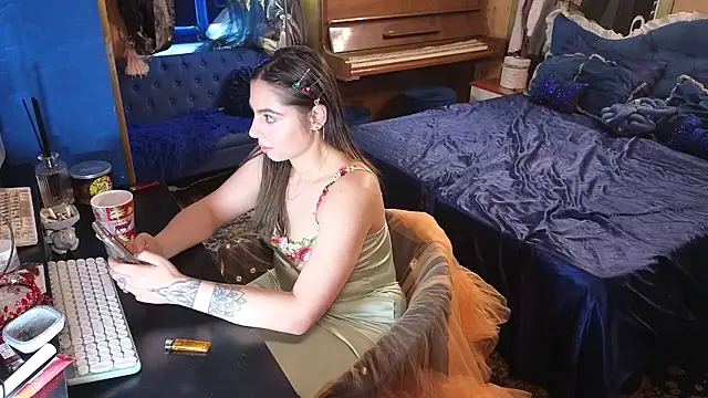 Snapshot of VanessaDoyle chatting on January 10, 2026, 1:57 pm VanessaDoyle online show from January 10, 2026, 1:57 pm