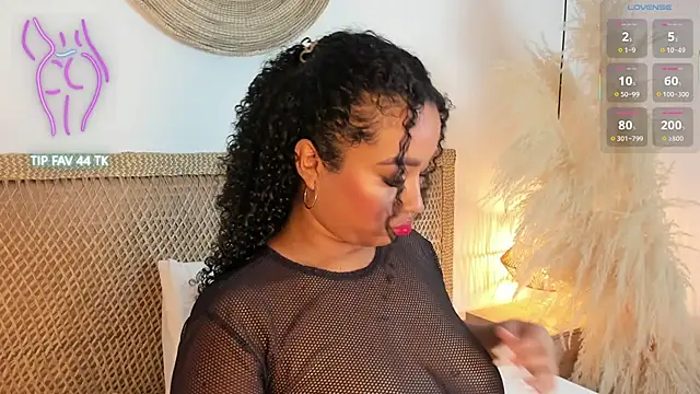 Snapshot of cloe_25 chatting on October 28, 2025, 2:37 am cloe 25 online show from October 28, 2025, 2:37 am