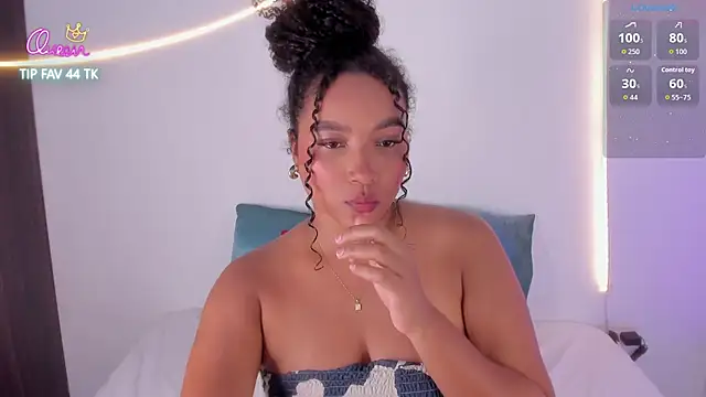 Snapshot of cloe_25 chatting on February 19, 2026, 10:28 pm cloe 25 online show from February 19, 2026, 10:28 pm