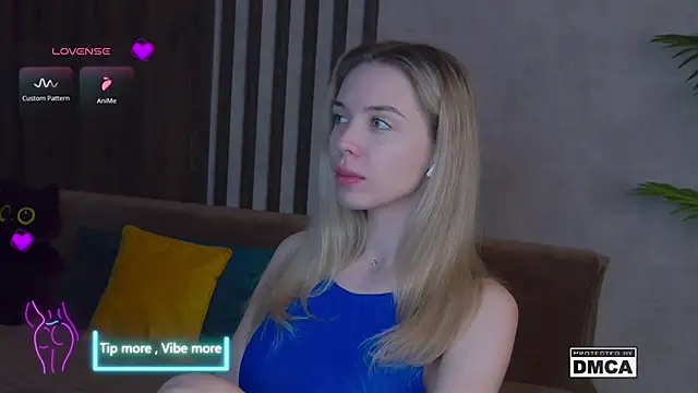 Snapshot of Holl1Would chatting on February 26, 2025, 10:42 pm Holl1Would online show from February 26, 2025, 10:42 pm