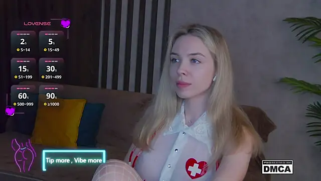 Snapshot of Holl1Would chatting on March 14, 2025, 6:53 am Holl1Would online show from March 14, 2025, 6:53 am