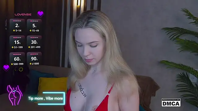 Snapshot of Holl1Would chatting on March 21, 2025, 10:50 pm Holl1Would online show from March 21, 2025, 10:50 pm