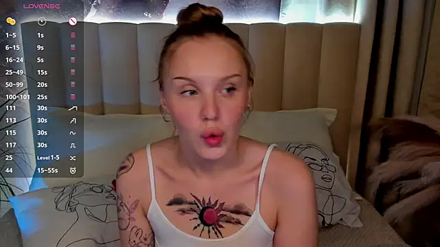 Snapshot of LianaFord chatting on February 4, 2025, 10:55 pm LianaFord online show from February 4, 2025, 10:55 pm
