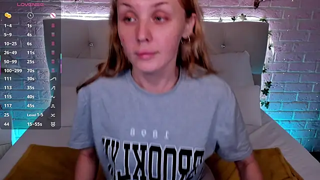 LianaFord online show from December 4, 2025, 11:02 pm