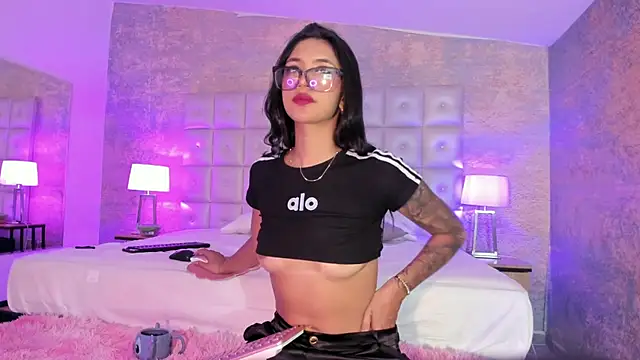 AntonellaRossi online show from November 20, 2025, 7:46 pm