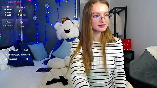 Snapshot of KateJonson chatting on December 22, 2024, 11:44 am KateJonson online show from December 22, 2024, 11:44 am