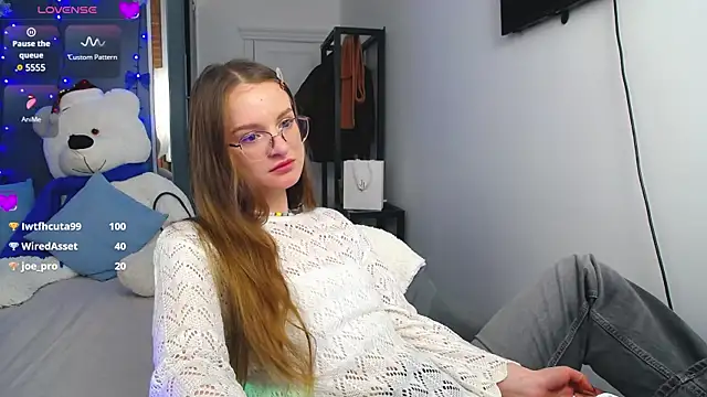 Snapshot of KateJonson chatting on January 3, 2025, 11:25 am KateJonson online show from January 3, 2025, 11:25 am