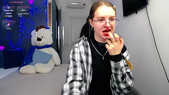 Snapshot of KateJonson chatting on January 7, 2025, 8:03 am KateJonson online show from January 7, 2025, 8:03 am