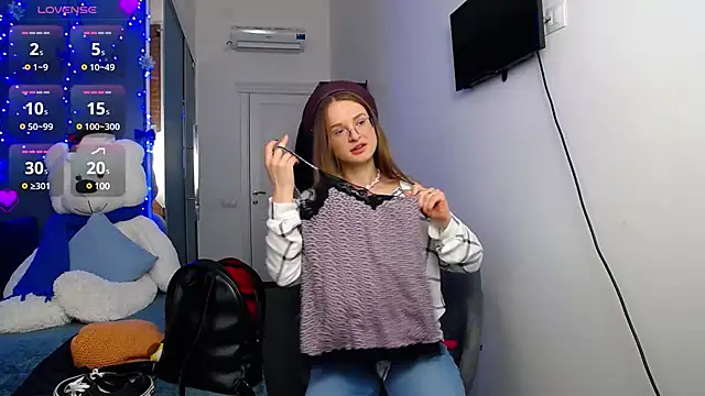 Snapshot of KateJonson chatting on January 13, 2025, 2:21 pm KateJonson online show from January 13, 2025, 2:21 pm