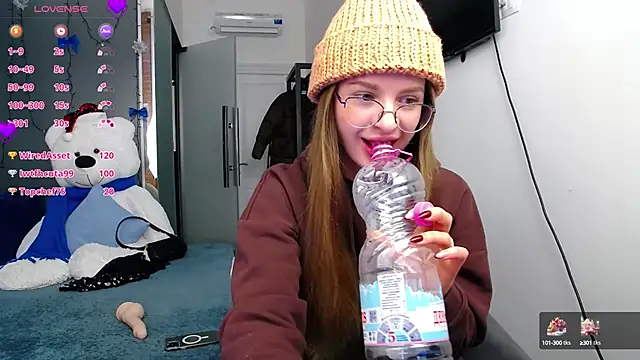 Snapshot of KateJonson chatting on January 14, 2025, 11:53 am KateJonson online show from January 14, 2025, 11:53 am