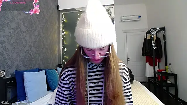 Snapshot of KateJonson chatting on October 2, 2025, 6:20 am KateJonson online show from October 2, 2025, 6:20 am