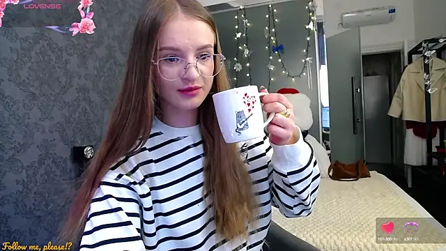 Snapshot of KateJonson chatting on October 6, 2025, 11:29 am KateJonson online show from October 6, 2025, 11:29 am