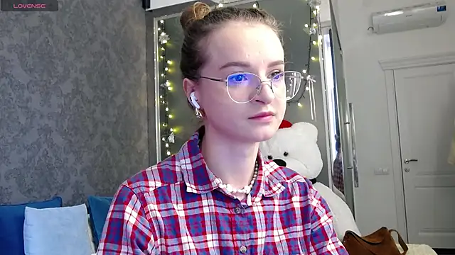 Snapshot of KateJonson chatting on October 15, 2025, 6:46 am KateJonson online show from October 15, 2025, 6:46 am