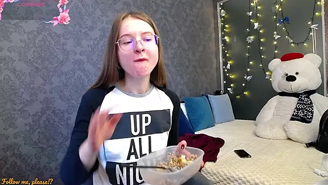 Snapshot of KateJonson chatting on October 22, 2025, 6:35 am KateJonson online show from October 22, 2025, 6:35 am