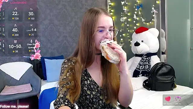 Snapshot of KateJonson chatting on November 4, 2025, 7:29 am KateJonson online show from November 4, 2025, 7:29 am