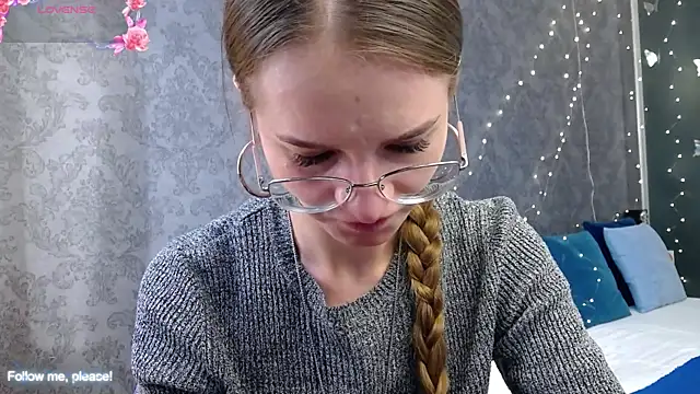 Snapshot of KateJonson chatting on December 15, 2025, 11:58 am KateJonson online show from December 15, 2025, 11:58 am