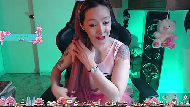 Snapshot of pink-2022 chatting on December 23, 2024, 2:50 pm pink-2022 online show from December 23, 2024, 2:50 pm