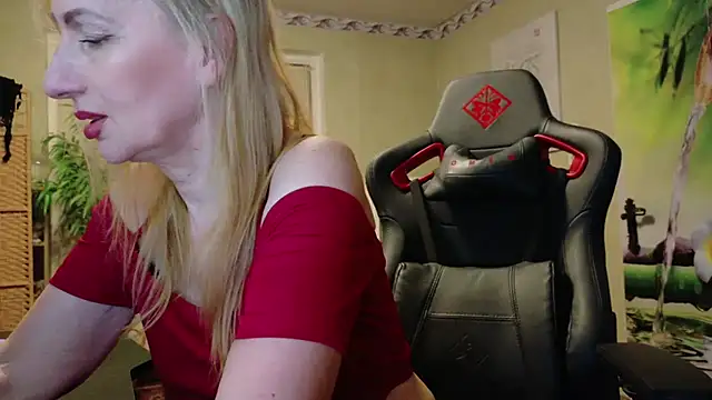 Snapshot of HotLana69 chatting on February 17, 2026, 5:08 pm HotLana69 online show from February 17, 2026, 5:08 pm