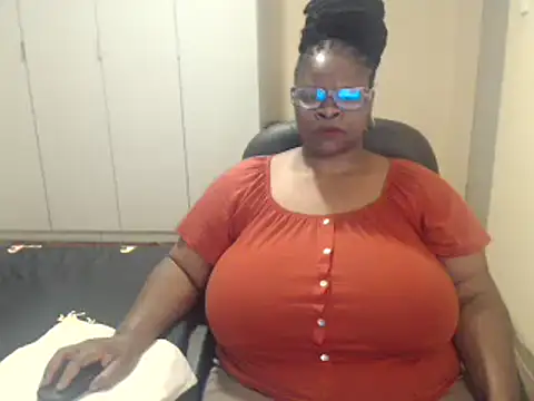 sweetnoziexx online show from February 17, 2025, 12:27 pm