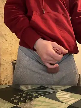 yann2392 online show from February 26, 2026, 2:49 pm