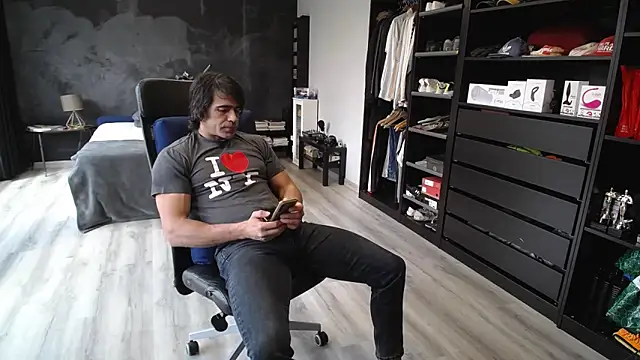 samricci21 online show from March 10, 2026, 1:05 pm