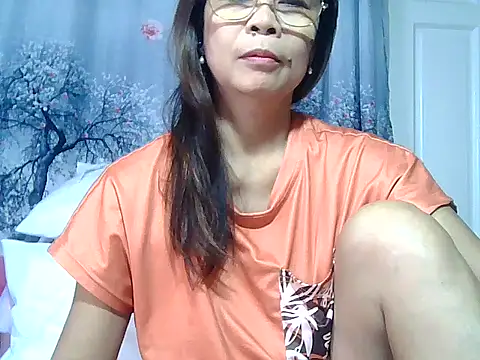 Snapshot of urwife_tobe chatting on February 22, 2026, 8:07 pm urwife tobe online show from February 22, 2026, 8:07 pm