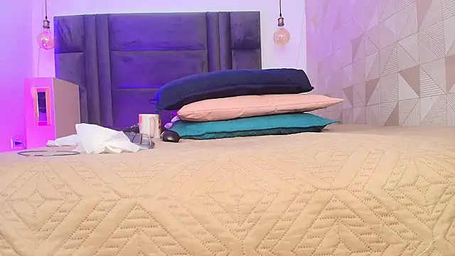 arletmss online show from March 17, 2025, 2:56 pm