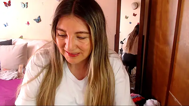 Jolie-Mature online show from March 27, 2026, 9:25 pm