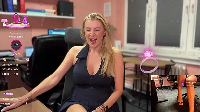 Snapshot of legsLONG chatting on December 19, 2025, 5:03 am legsLONG online show from December 19, 2025, 5:03 am