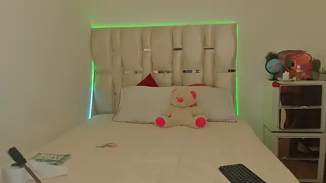 Snapshot of viioolleettaa chatting on December 22, 2024, 6:17 am viioolleettaa online show from December 22, 2024, 6:17 am