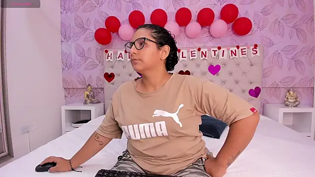 Snapshot of DanielleEvans_ chatting on February 14, 2025, 11:21 am DanielleEvans online show from February 14, 2025, 11:21 am