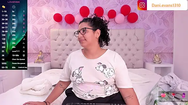 Snapshot of DanielleEvans_ chatting on February 18, 2025, 10:36 pm DanielleEvans online show from February 18, 2025, 10:36 pm
