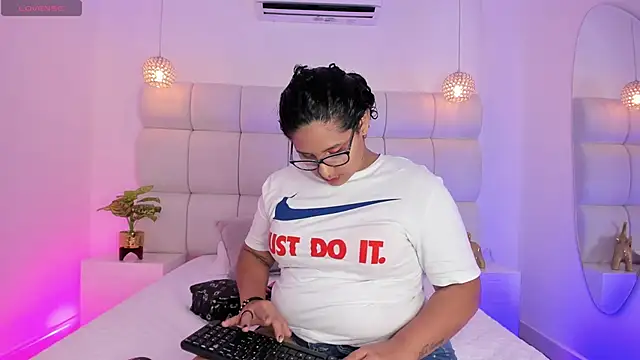 Snapshot of DanielleEvans_ chatting on September 19, 2025, 11:22 am DanielleEvans online show from September 19, 2025, 11:22 am