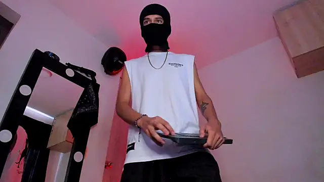 Snapshot of Samuel_Suarez chatting on December 19, 2025, 2:57 pm Samuel Suarez online show from December 19, 2025, 2:57 pm