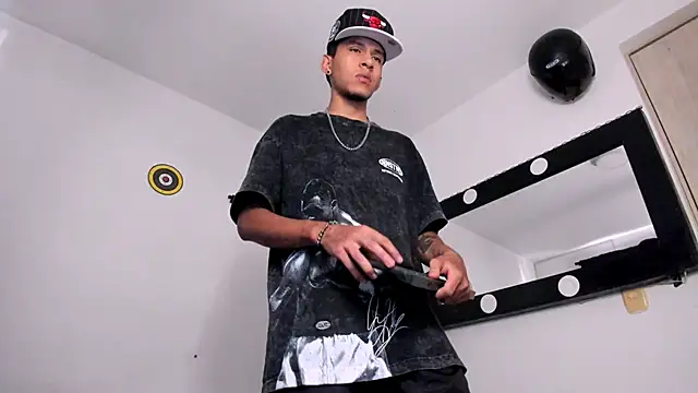 Snapshot of Samuel_Suarez chatting on March 14, 2026, 10:04 pm Samuel Suarez online show from March 14, 2026, 10:04 pm