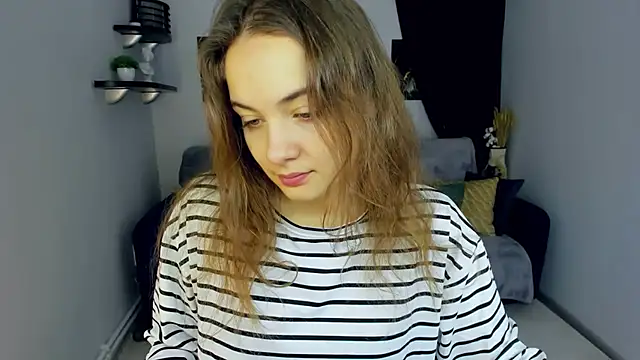 Snapshot of KristinaLoison chatting on December 17, 2024, 11:28 am KristinaLoison online show from December 17, 2024, 11:28 am