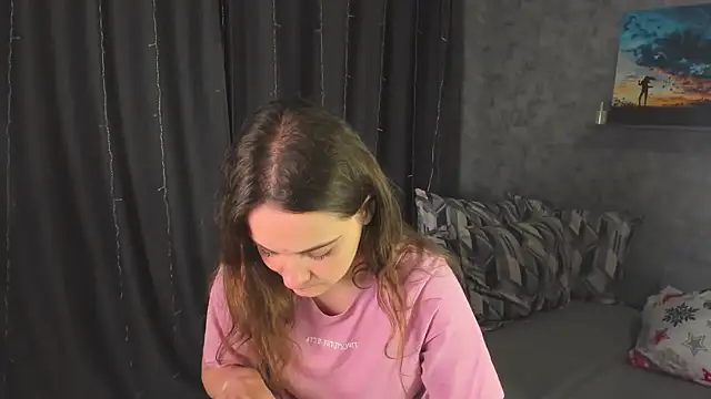 Snapshot of KristinaLoison chatting on March 18, 2025, 6:37 pm KristinaLoison online show from March 18, 2025, 6:37 pm