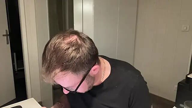 Snapshot of FABIOGLASSES chatting on February 27, 2025, 9:47 pm FABIOGLASSES online show from February 27, 2025, 9:47 pm