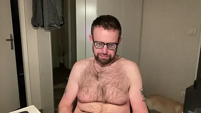 Snapshot of FABIOGLASSES chatting on March 8, 2025, 6:47 pm FABIOGLASSES online show from March 8, 2025, 6:47 pm