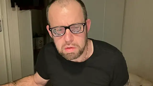 Snapshot of FABIOGLASSES chatting on November 13, 2025, 10:08 pm FABIOGLASSES online show from November 13, 2025, 10:08 pm