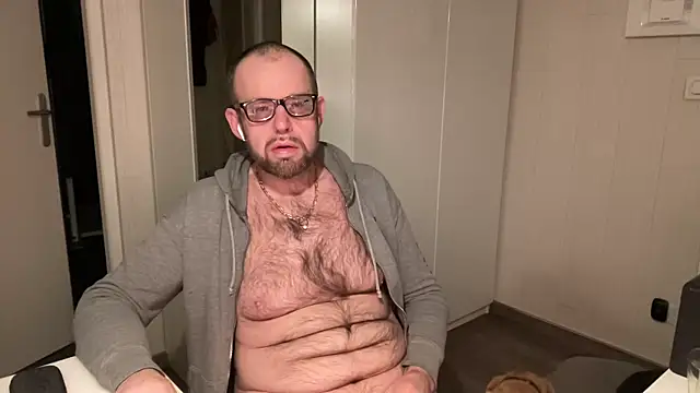 Snapshot of FABIOGLASSES chatting on November 24, 2025, 11:48 pm FABIOGLASSES online show from November 24, 2025, 11:48 pm