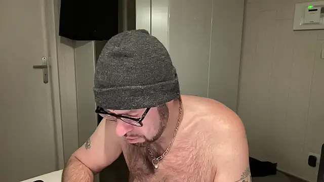 Snapshot of FABIOGLASSES chatting on January 5, 2026, 10:02 pm FABIOGLASSES online show from January 5, 2026, 10:02 pm