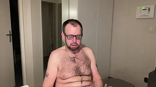 Snapshot of FABIOGLASSES chatting on March 13, 2026, 9:43 pm FABIOGLASSES online show from March 13, 2026, 9:43 pm