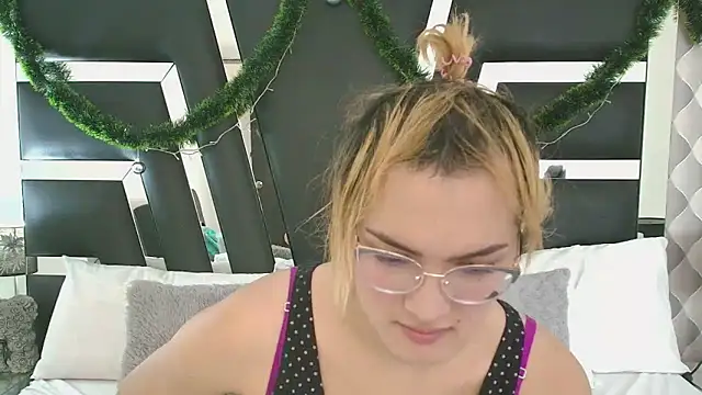 Snapshot of katya_kozlov chatting on January 19, 2025, 3:18 am katya kozlov online show from January 19, 2025, 3:18 am