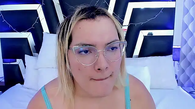 Snapshot of katya_kozlov chatting on March 6, 2025, 6:41 am katya kozlov online show from March 6, 2025, 6:41 am